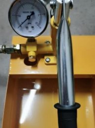 甘肃金师傅采用手动试压泵